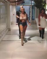 can’t get enough of Amber Roses thick womenly body. look at the way everything jiggles and flops around. such a sexy clip