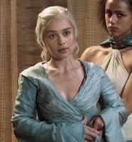 Emilia Clarke - bath plot in Game of Thrones