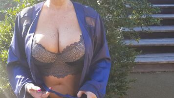 It's bloody freezing here and very windy, but that won't stop me from showing you my boobies 😋 Goodnight xx 54yo F 🇦🇺💋