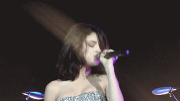 Selena Gomez jiggle
